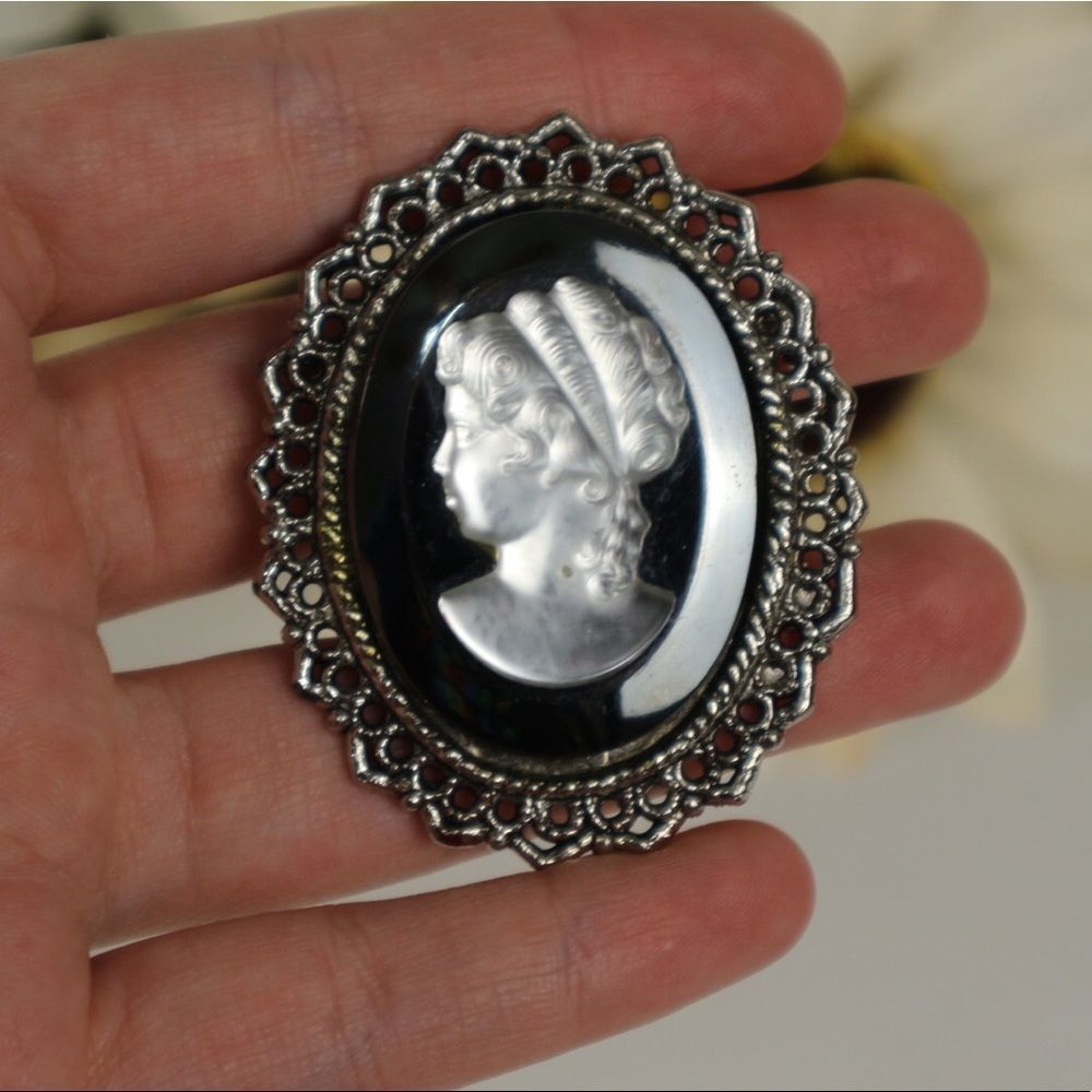 Vintage MWAC Silver & Glass Cameo Victorian Style Silhouette Brooch Pendant